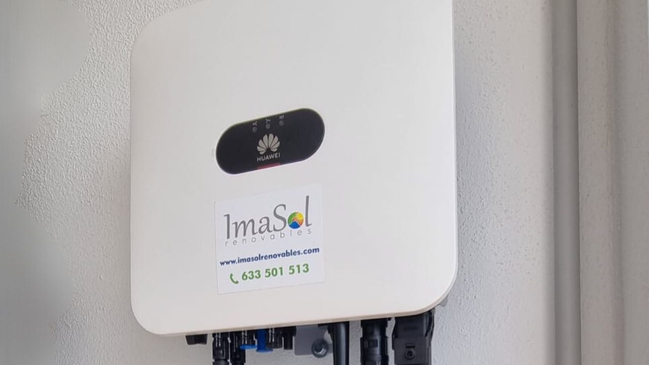 inversor solar instalado en hogar por Imasol Renovables